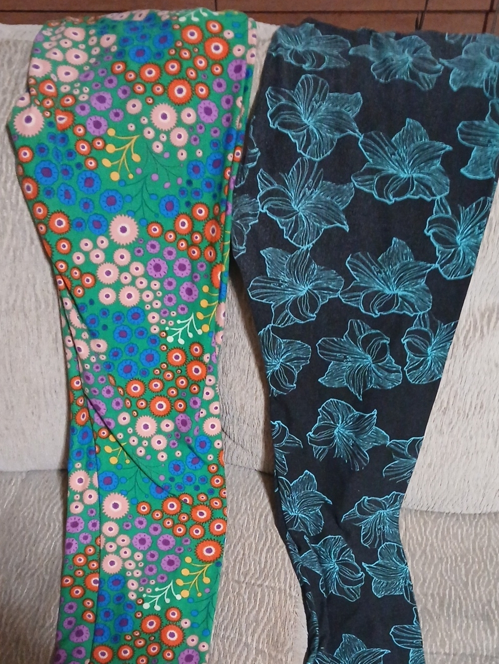 LuLaRoe Floral Print Leggings in Green Multicolor and Black Teal